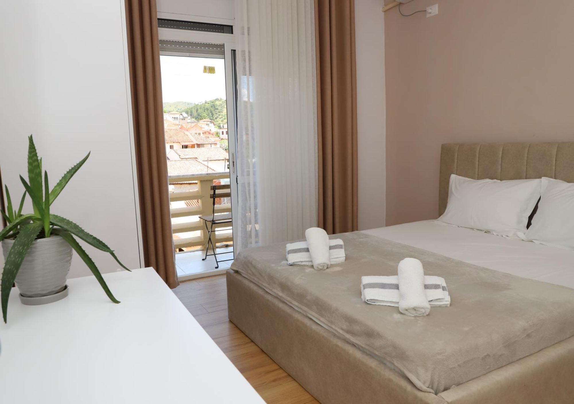 Beratinus Apartment In Berat Center Eksteriør billede
